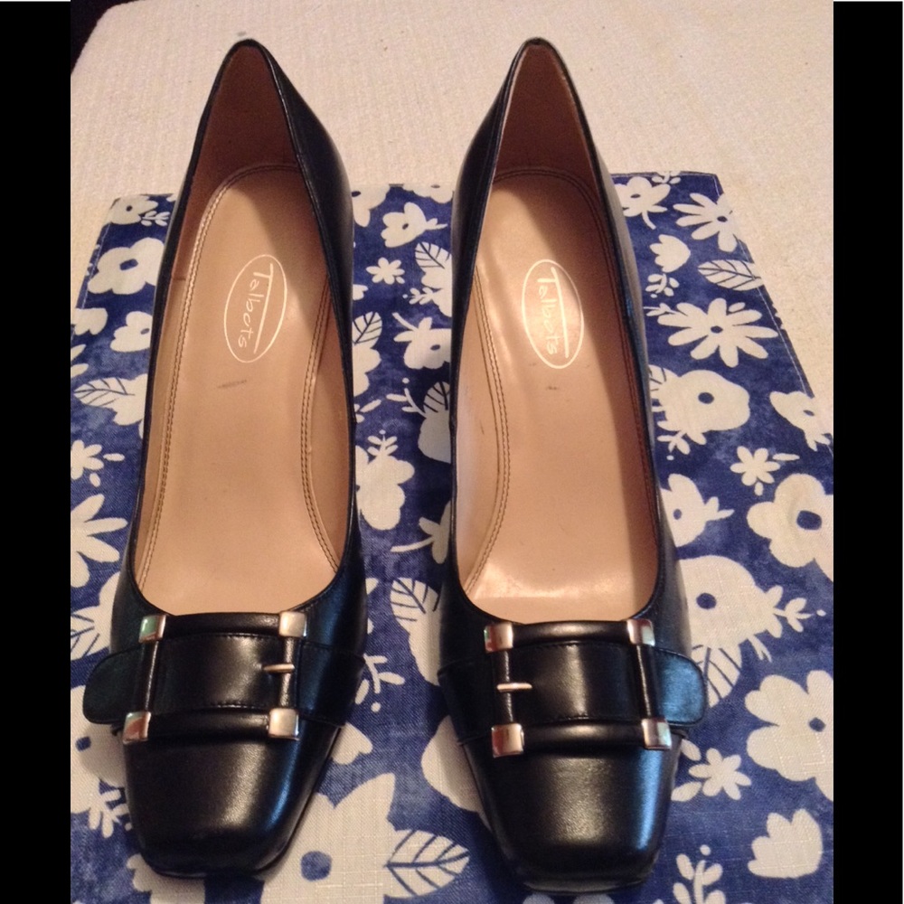 EUC talbots black leather heels,barely worn